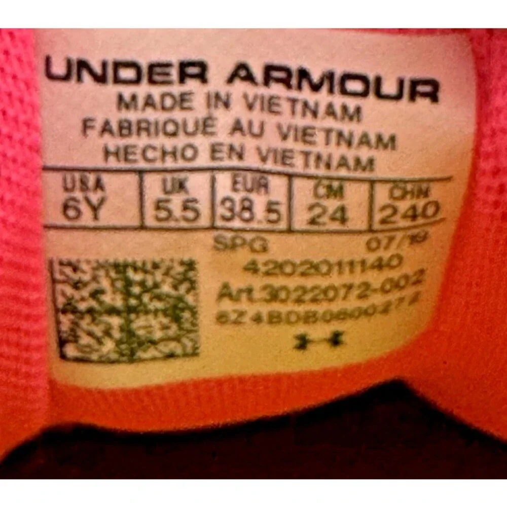 Under Armour LeadOff Low JR Cleats Youth 6 Women 7.5 Black Hot Pink 3022072-002